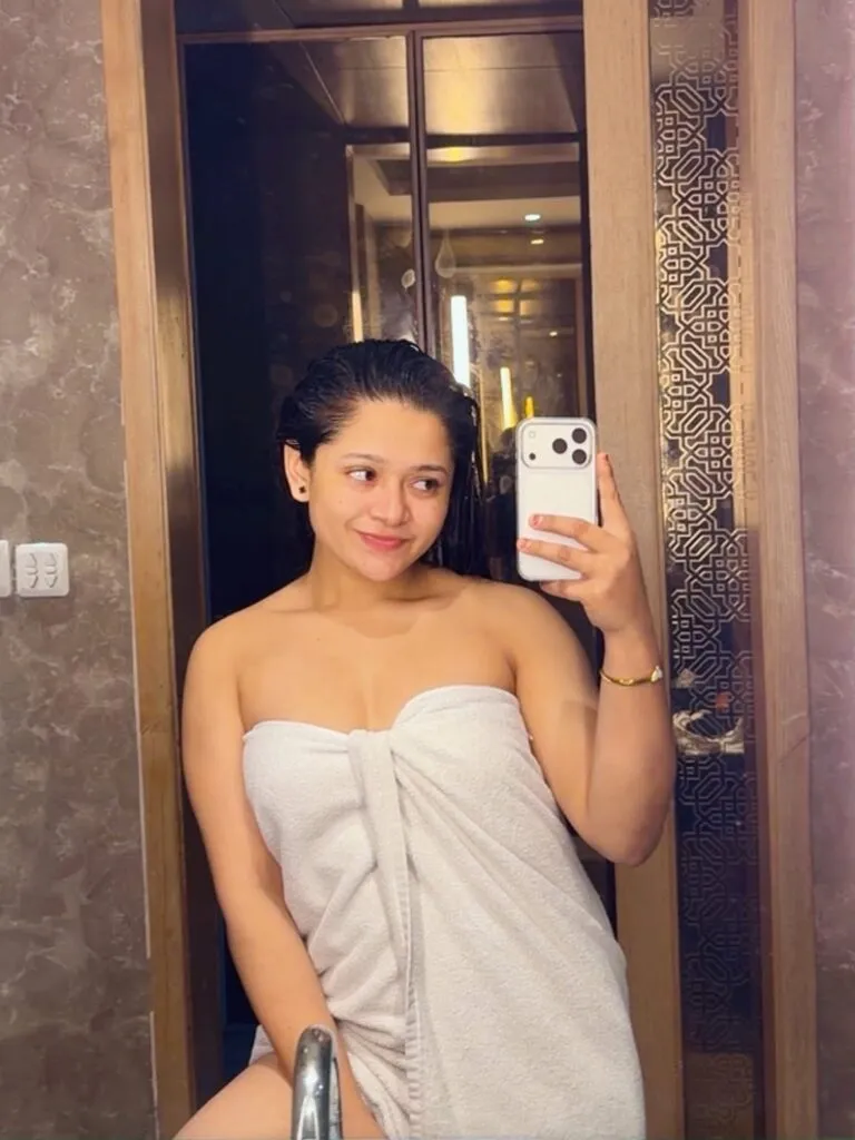 Mehak Pari fight video, Sambhal viral clash, influencer controversy India, neighbor dispute viral video, UP viral news, महक परी झगड़ा, संभल वायरल वीडियो, पड़ोसी विवाद, यूपी खबर, सोशल मीडिया विवाद